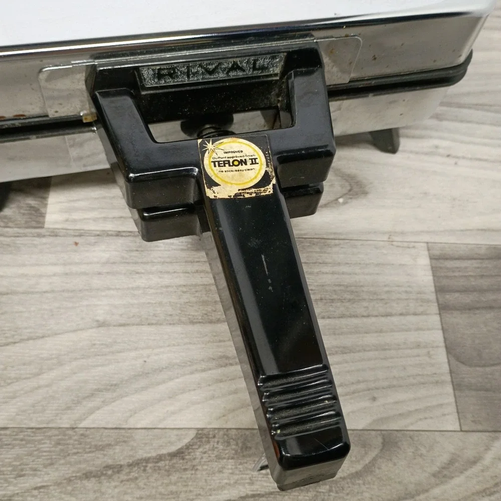 VINTAGE Rival Teflon II CHROME‎ 95/2 Pizzelle Cookie Waffle Maker-Tested Works